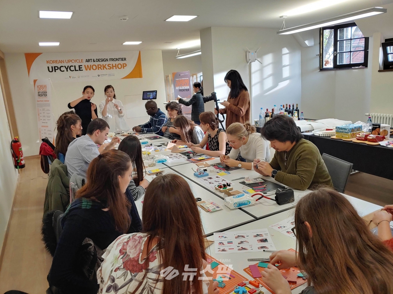 @광명시 광명업사이클아트센터는 10월 25일부터 27일까지 독일 라이프히치에서 열린 독디자이너스 오픈(Designers' Open)에 참가,  ‘KOREAN UPCYCLE ART & DESIGN FRONTIER’展을 성황리에 마쳤다