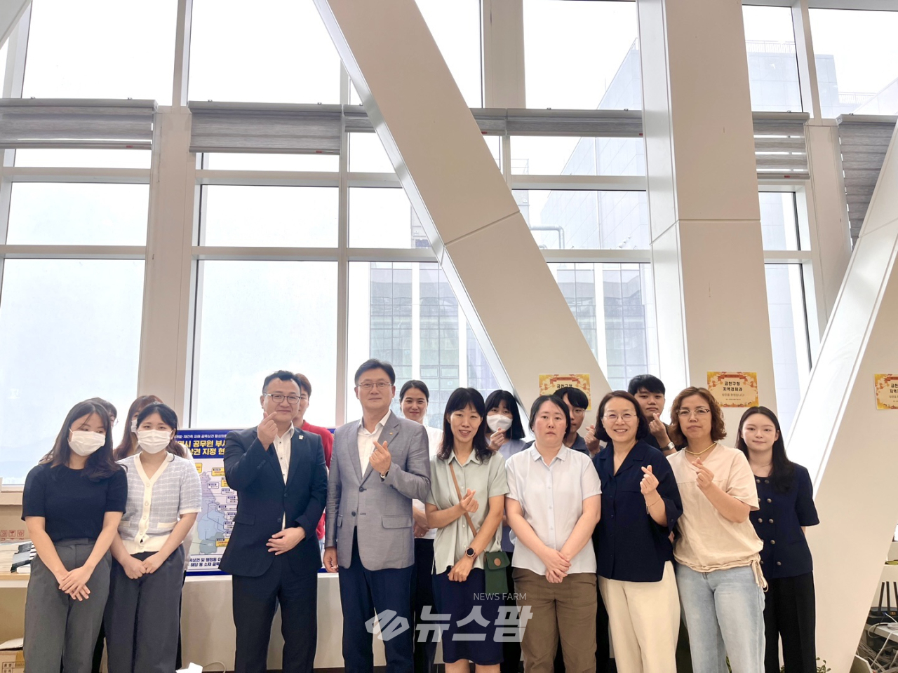 @광명시의 소상공인 지원과 자영업지원센터 운영 성과를 벤치마킹하기 위해 지난 13일 서울시 금천구 지역경제과 관계자들이 방문했다