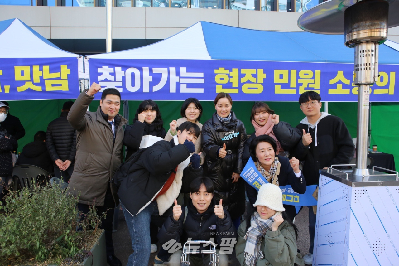 @임오경 국회의원, 철산도서관 앞에서 ‘찾아가는 민원소통의 날’ 개최
